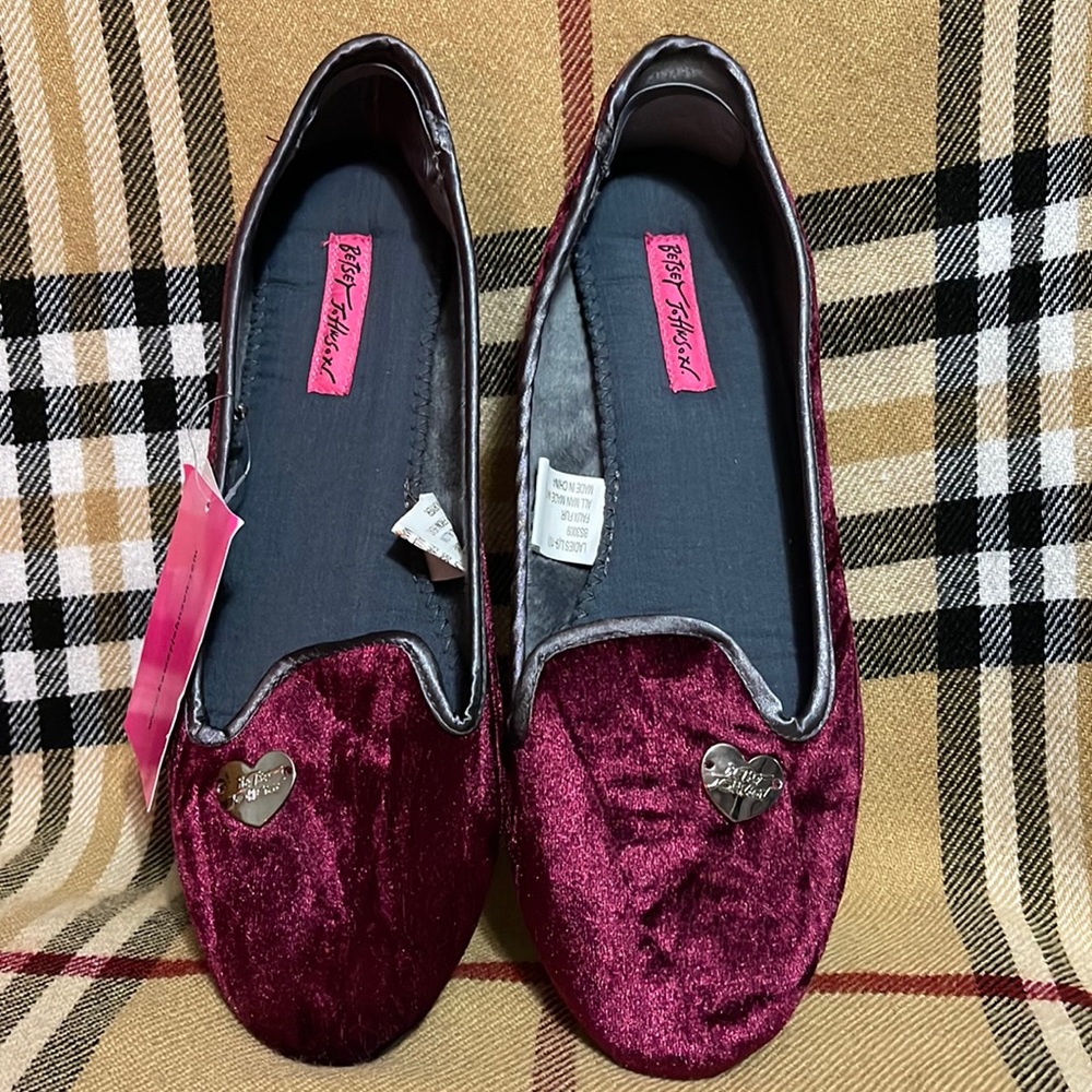 Betsey Johnson Re Wine Velvet Womens Size L Large 9-10 Slippers New NWT.